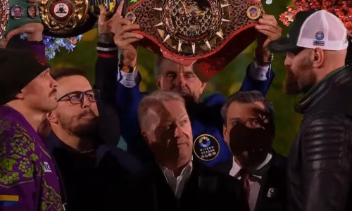 Усик и Фьюри прошли финальное взвешивание и провели дуэль взглядов. Видео