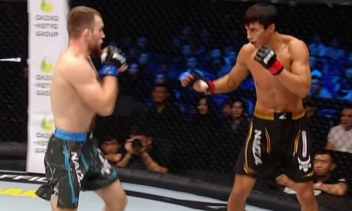 Сенсационным нокаутом закончился бой казахстанского чемпиона за титул. Видео