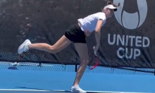 Появилось видео тренировки Елены Рыбакиной в Австралии