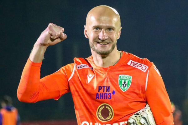 37-летний ветеран остаётся в «Кайрате». Кого можно отнести к самым возрастным футболистам КПЛ