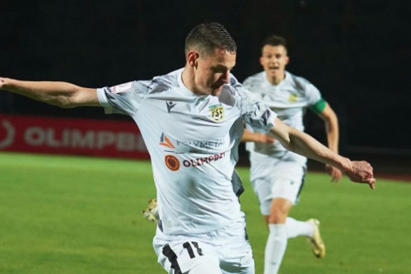 Топ-5 лучших футболистов Казахстана в 2024 году