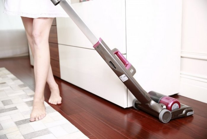 Добавьте одну ложку этого средства в пылесос — эффект вас удивит. Воздух станет свежим, о пыли забудете