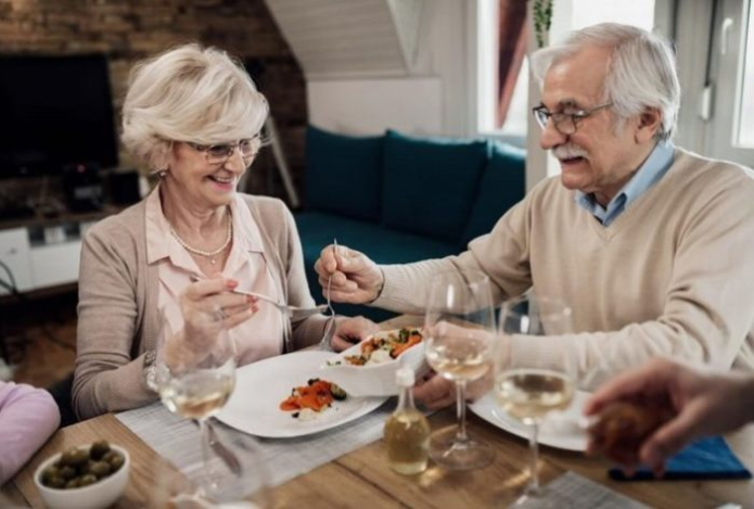 Вот эти продукты следует избегать пожилым людям, чтобы оставаться здоровыми