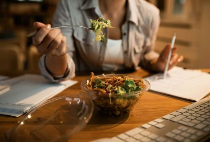 Эти пять продуктов никогда нельзя есть между 21:00 и 23:00