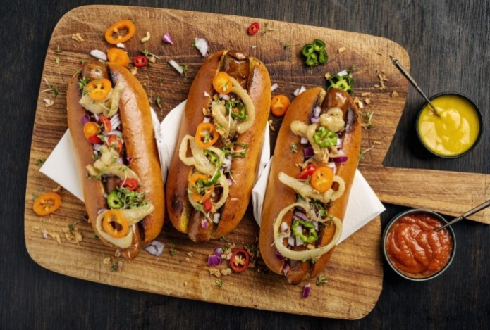 Сколько минут жизни человек теряет, когда съедает колбасу или хот-дог