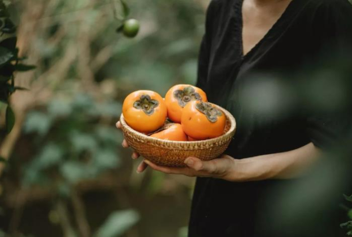 Полезна ли хурма для пожилых людей