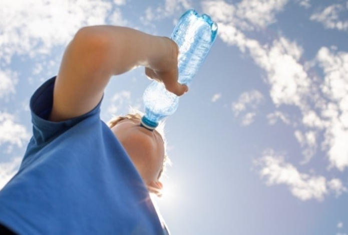 Надо ли выпивать минимум два литра воды в день? Доктор Мясников дал однозначный ответ