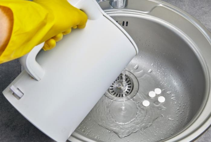 Можно ли сливать кипяток в раковину