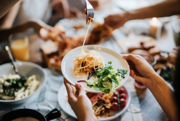 Почему нельзя есть после пяти часов вечера.