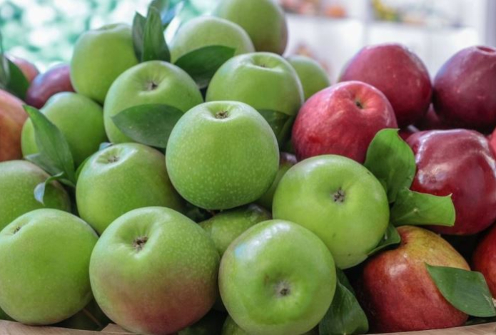 Можно ли есть яблоки с кожурой