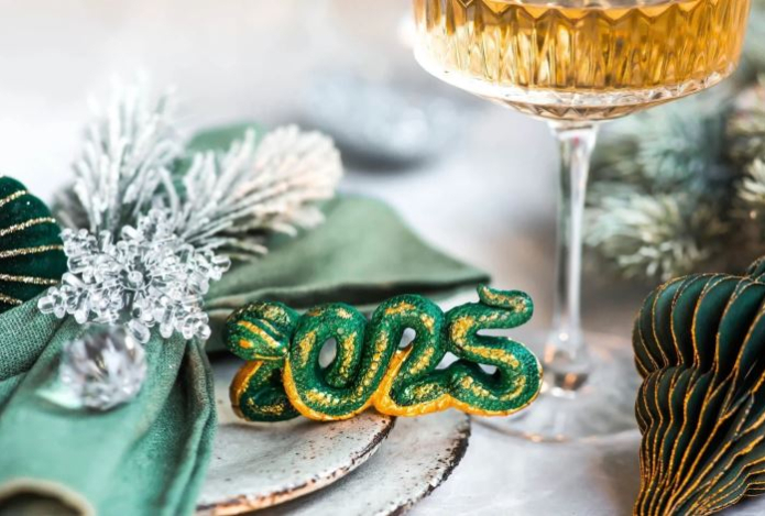 Праздничный стол 2025 — что подать, чтобы сделать Новый год идеальным