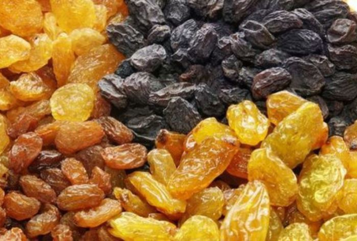 Какой изюм полезнее — черный или белый? 