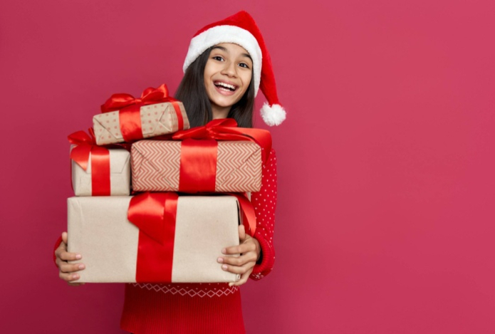 Что подарить дочери на Новый год 2025? Актуально и полезно