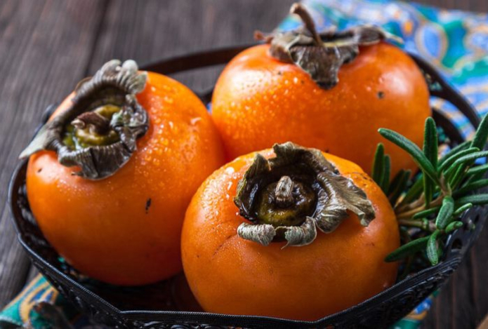 Можно ли хурму есть на ночь?