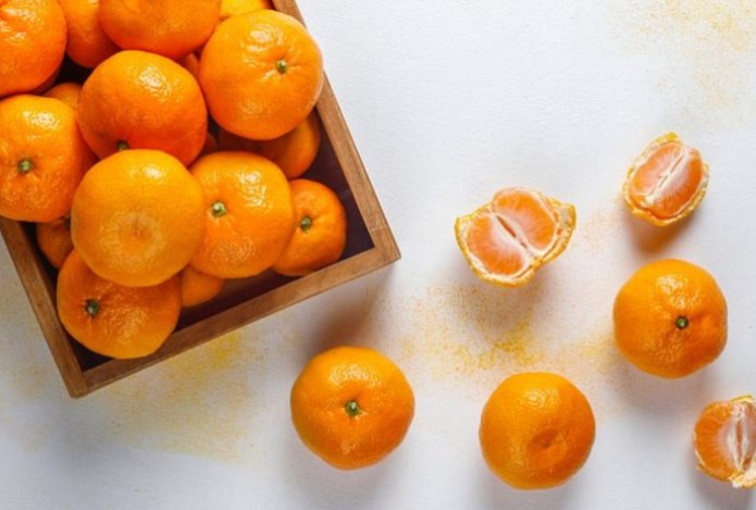 Не выбрасывайте мандариновые корки — они помогут сделать идеально чистой эту вечно грязную поверхность