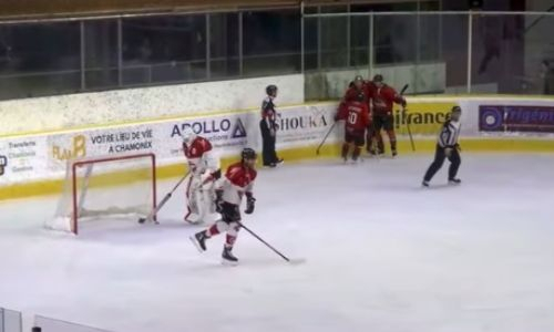 Казахстанский хоккеист отметился в матче чемпионата Франции. Видео