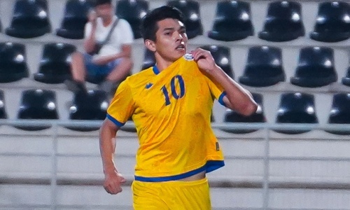 Футболист сборной Казахстана в разгромном матче дебютировал за титулованный европейский клуб