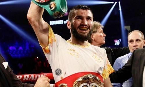 Артура Бетербиева потроллили после получения пояса чемпиона мира. Видео