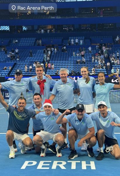 Елена Рыбакина поделилась новогодним фото сборной Казахстана