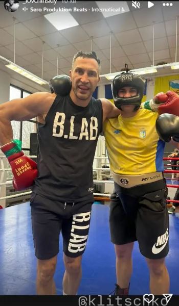 Легендарный уроженец Казахстана провел спарринг с участником Олимпиады-2024. Фото