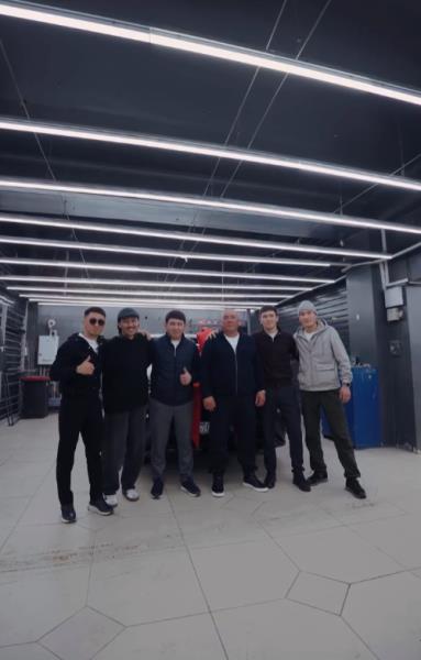 Братья Сабырхан сделали отцу роскошный подарок