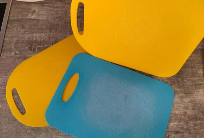 Как быстро очистить разделочную доску без применения химии — будет как новая, ни намека на пятна