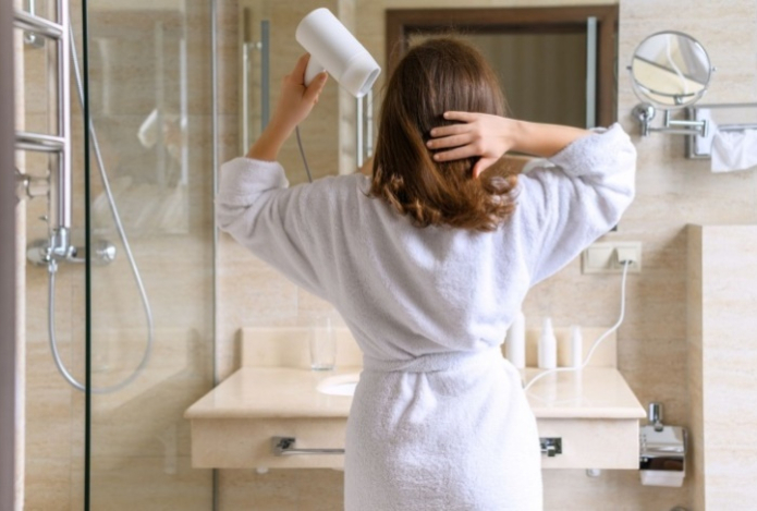 Почему нельзя спать с мокрыми волосами