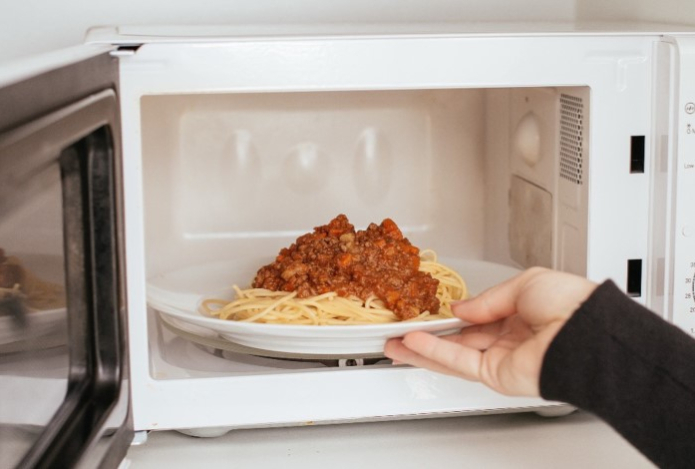Какие продукты нельзя разогревать в микроволновке. Знают далеко не все