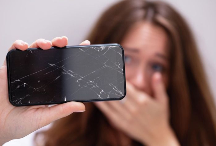Почему категорически нельзя пользоваться телефоном с разбитым стеклом