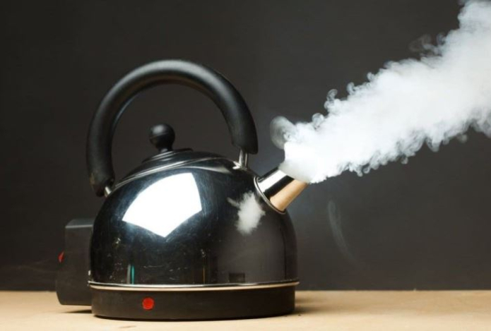 Можно ли дважды кипятить воду в чайнике