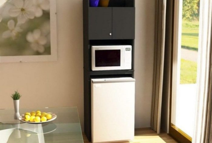 «Только не на холодильник». Куда нужно ставить микроволновку