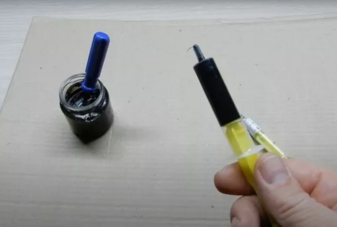 Два грошовых компонента — и клей «жидкий пластик» готов. Склеит любые трещины и сколы быстро и без следа