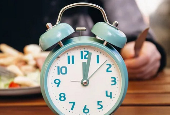Когда лучше есть, чтобы похудеть — раскрыто оптимальное расписание приема пищи