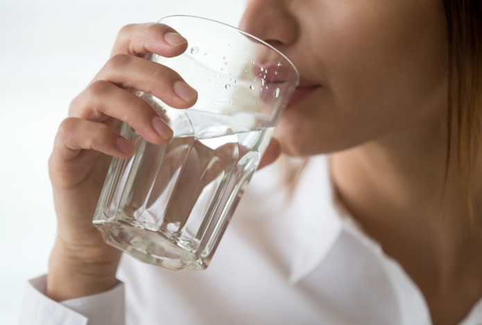 Cколько стаканов воды в день нужно пить при различных заболеваниях