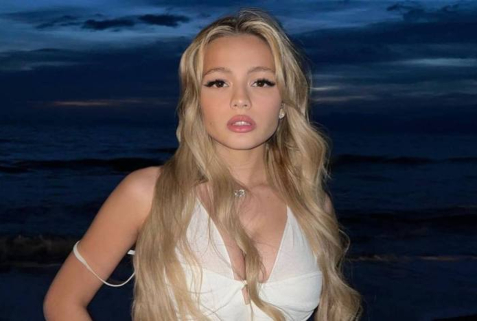 Валя Карнавал показала фигуру после похудения в розовом бикини