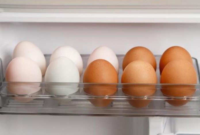 Почему яйца нельзя хранить в холодильнике — вы будете удивлены