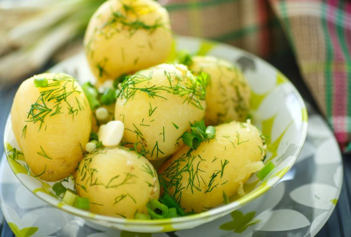 Никогда не делайте этого с картофелем перед приготовлением — маленькая ошибка «смывает» весь вкус