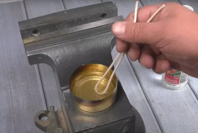 Клеит все прочнее любых «Моментов». Суперклей своими руками «из ничего» — намешали за две минуты, и готово