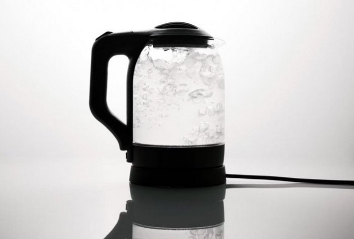 Один пакетик в чайник — и накипь будет только сниться. Ничего тереть не надо