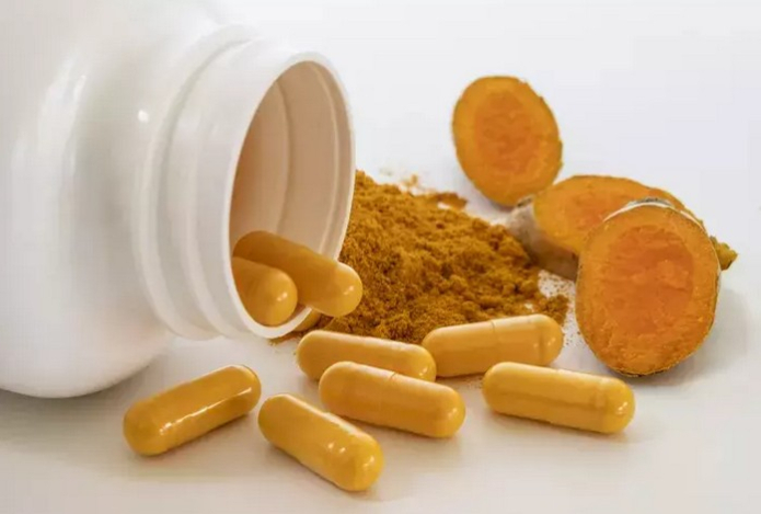 Перечислены болезни, при которых вам поможет куркума