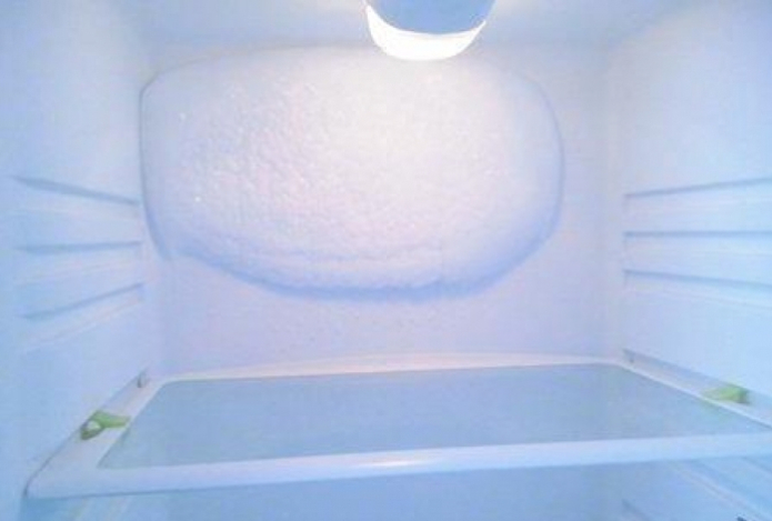 Почему в холодильнике намерзает лед на задней стенке