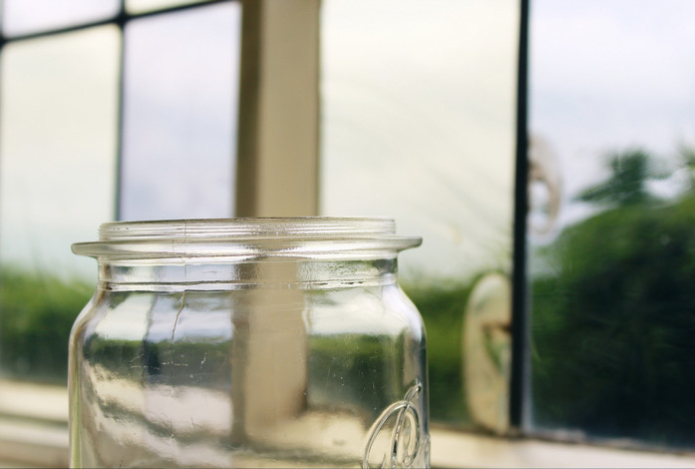 Простая ловушка поможет избавиться от сотен тараканов — нужны лишь два предмета