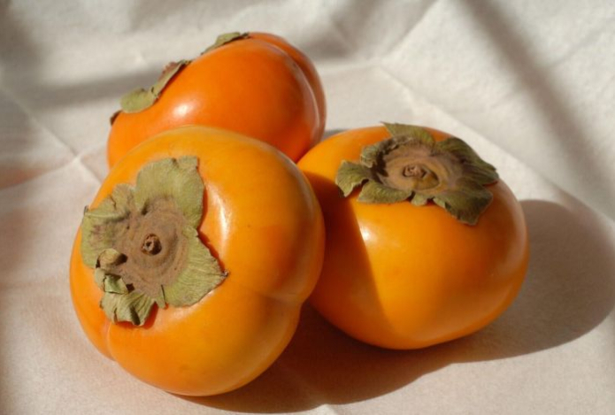 Кому из людей запрещено есть хурму