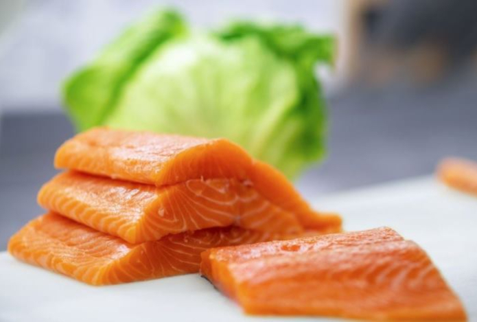 Нужно ли снимать шкурку с лосося перед приготовлением