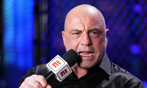 «Бьет как танк!». Джо Роган назвал одного из самых страшных боксеров всех времен