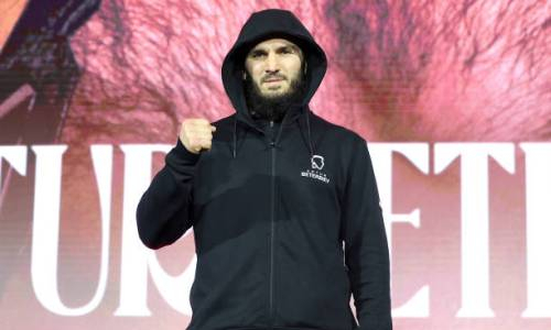 Бетербиев и Бивол прибыли в Эр-Рияд. Первые заявления и видео