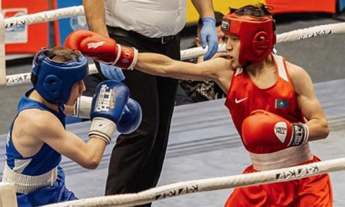 Дуэль с Узбекистаном, нокауты и разгромы. Как казахстанские боксеры выступают на турнире в Румынии