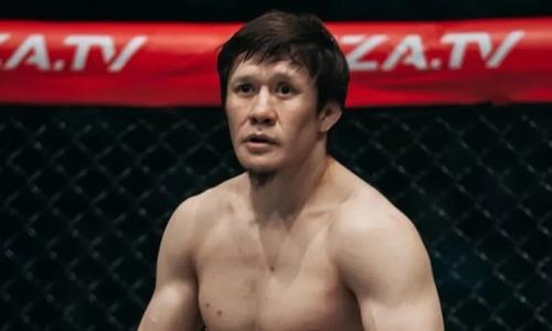 Жалгас Жумагулов провел битву взглядов с экс-бойцом UFC. Видео