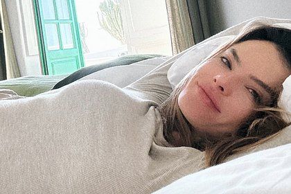 Алессандра Амбросио показала себя без косметики и фильтров. Фото