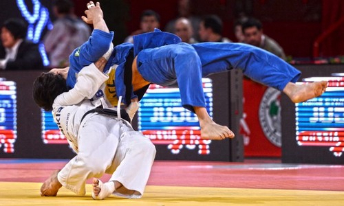Уверенной победой обернулся поединок Казахстан — Узбекистан на Grand Slam по дзюдо